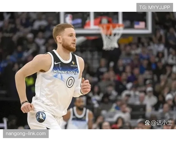 唐斯无球掩护制造错位，拉开森林狼内线空间