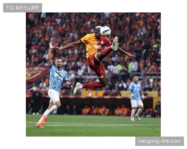 奥斯梅恩对阵顶级中卫时的身体优势运用分析