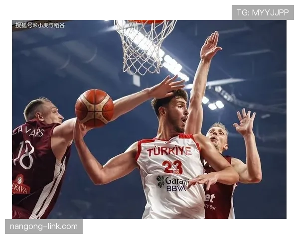 奥拉朱旺背身单打提高进攻效率显著超越当代内线同侪