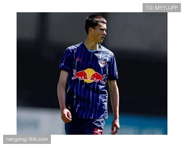 维蒂尼亚：从U21核心到成年国家队中场的成长路径解析