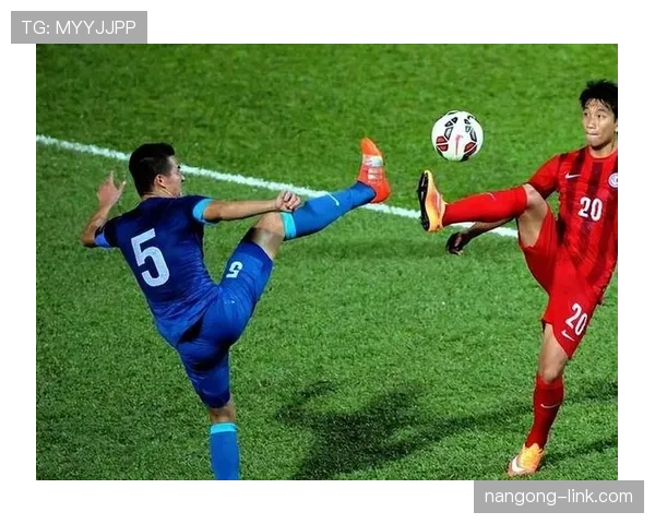 战术犯规的判罚标准：何时构成黄牌级别的故意犯规？