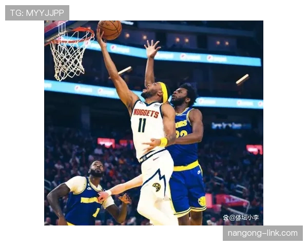 约什·史密斯突破能力提升助球队关键时刻得分拉开差距