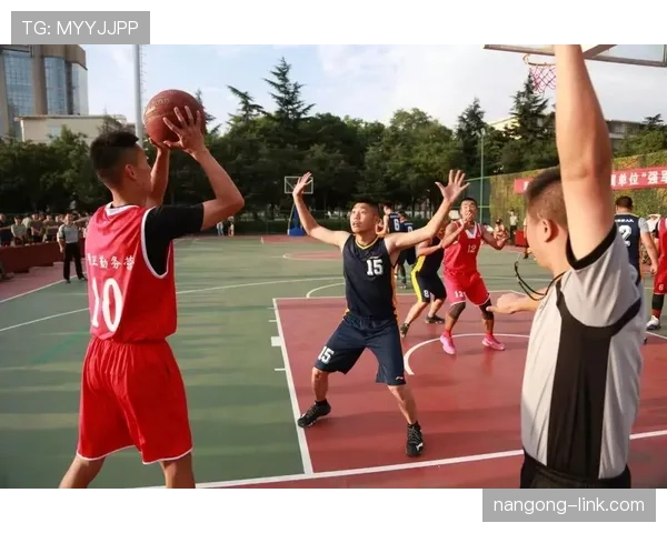 篮球规则解读：球权交替规则常见场景与判罚标准解析